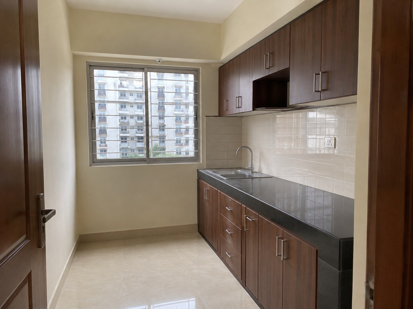Open-View 3-Bed Apartment in Bashundhara R/A, Dhaka